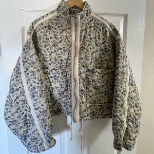 Cropped quilted jacket with blue floral print